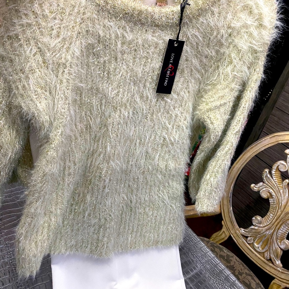 NWT Love at First Find fuzzy sweater